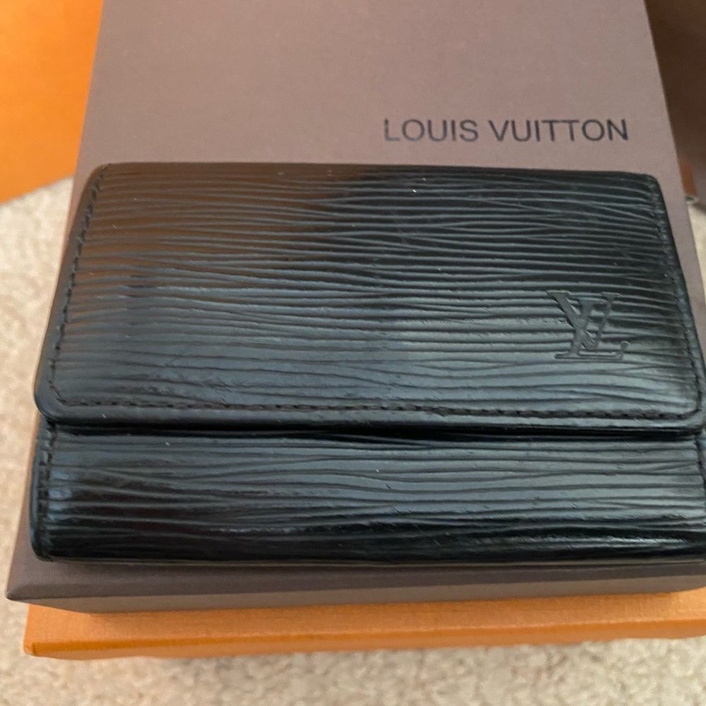 Auth LV black epi key fob is A+‎ condition. Matching wallet and bag available